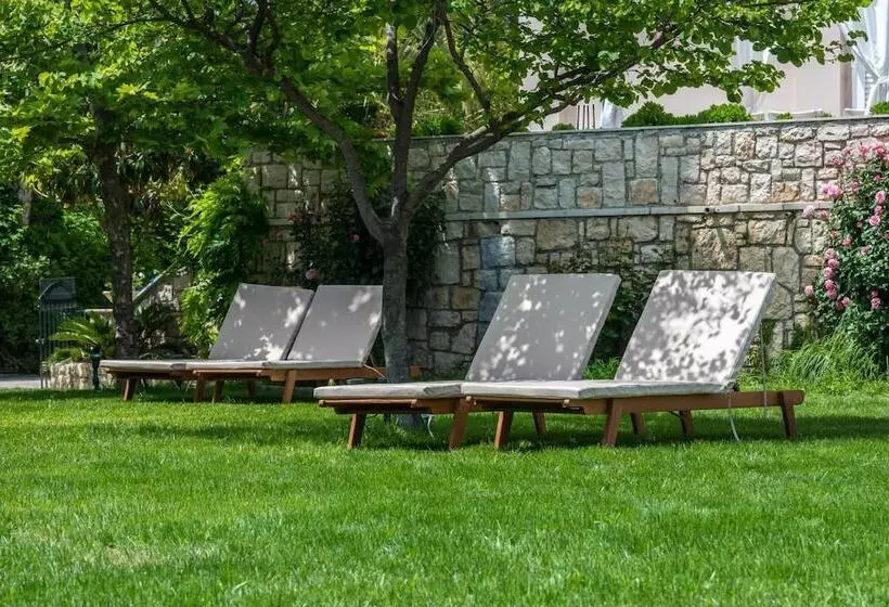 Bitzaro Grande Hotel & Suites