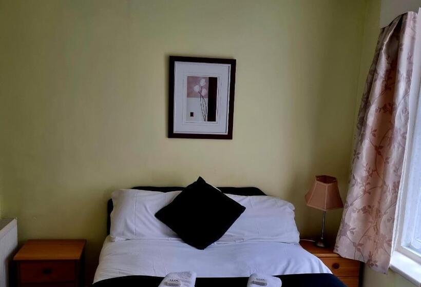 Отель The New Osterley