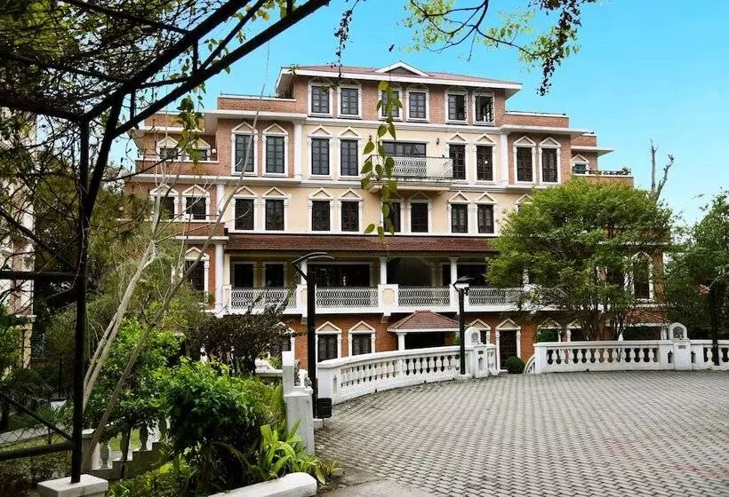 هتل Park Village Resort By Kgh Group