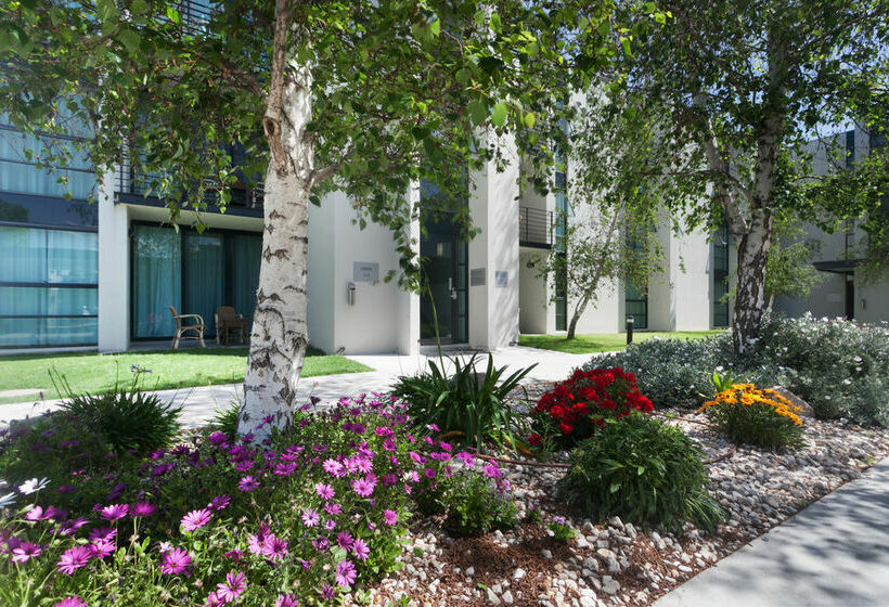 Отель Quest Flemington