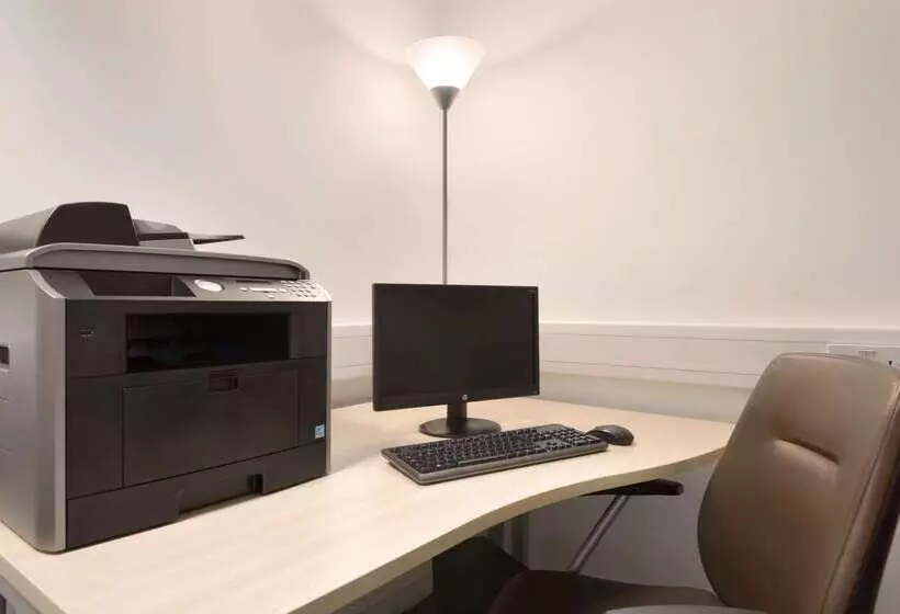 فندق Ramada Plaza Wrexham