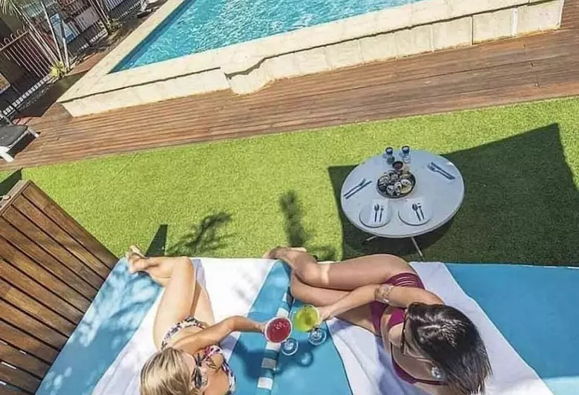 בית מלון כפרי The Cavenagh