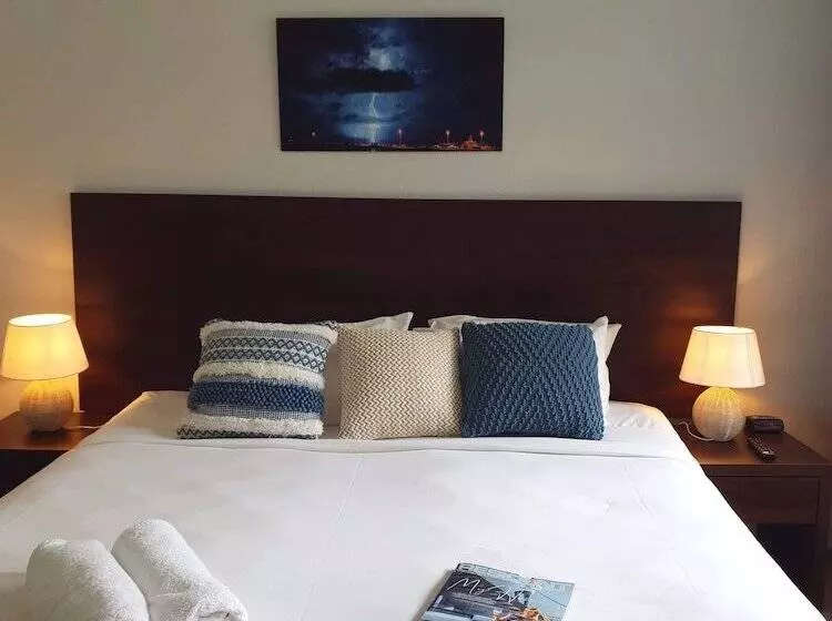 בית מלון כפרי The Cavenagh