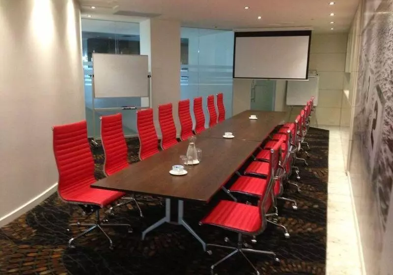 בית מלון כפרי The Executive Inn, Newcastle