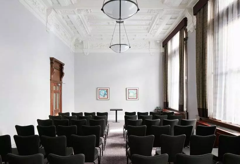 ホテル The Grand At Trafalgar Square