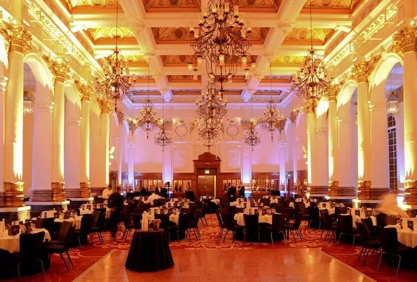 ホテル The Grand At Trafalgar Square