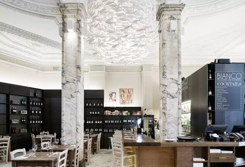 ホテル The Grand At Trafalgar Square