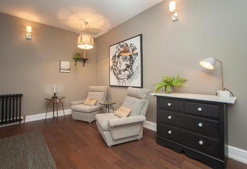 בית מלון כפרי The King's Arms