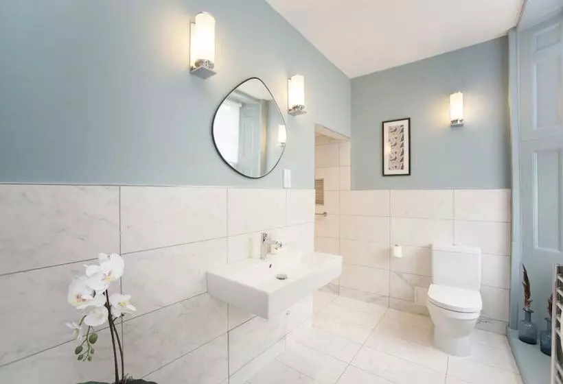 ホテル The King's Arms