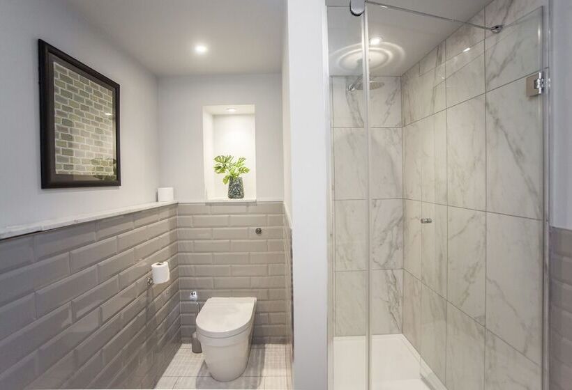 בית מלון כפרי The King's Arms