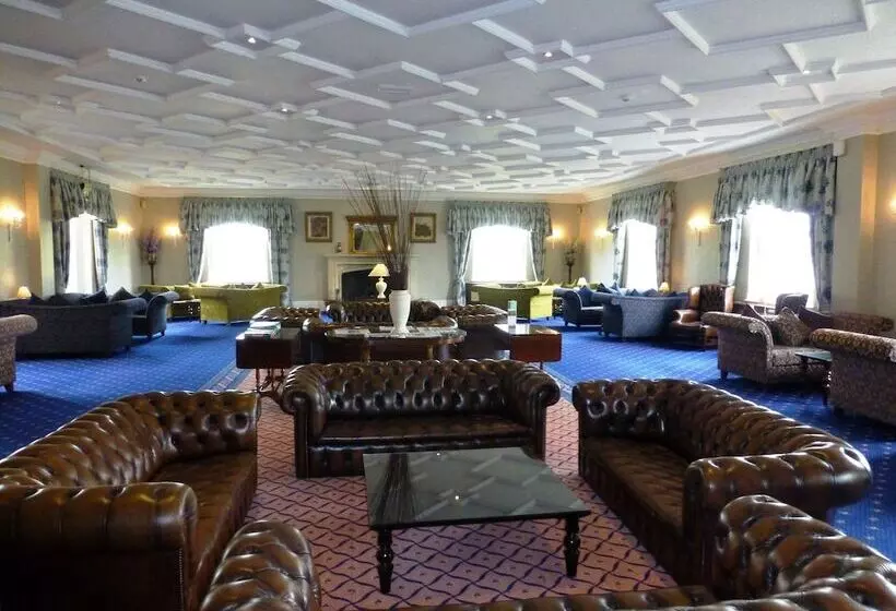 Отель Whittlebury Hall And Spa