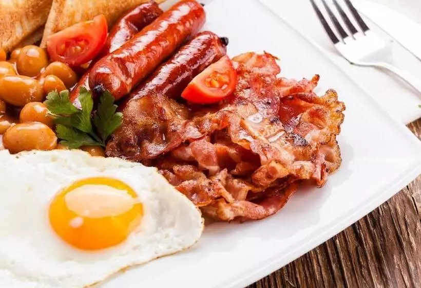 Отель Whittlebury Hall And Spa