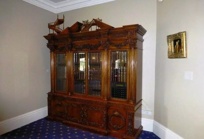 Отель Whittlebury Hall And Spa