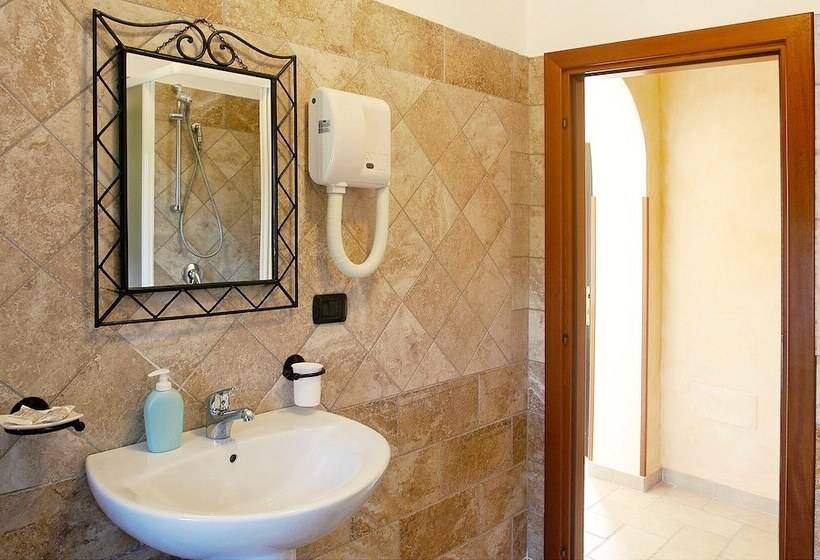 فندق B&b Baia Di Trentova