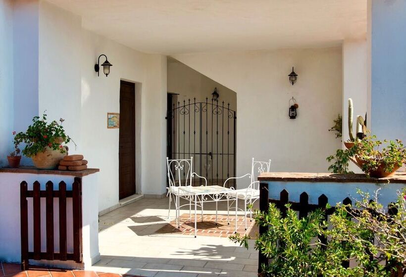 فندق B&b Baia Di Trentova