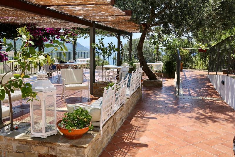 فندق B&b Baia Di Trentova