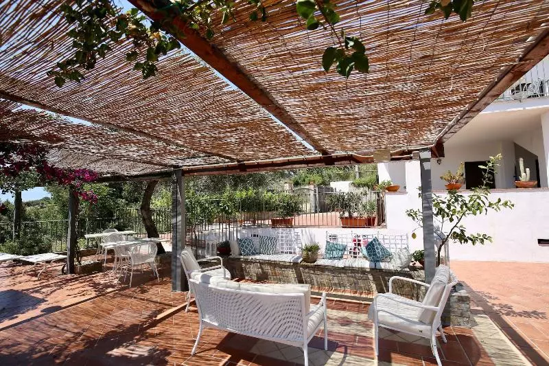 Отель B&b Baia Di Trentova