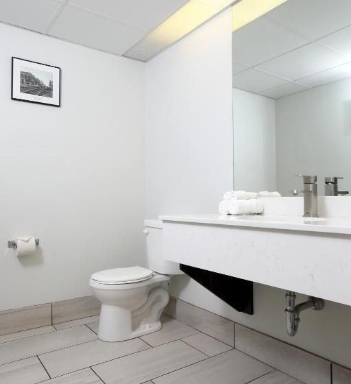هتل Canad Inns Destination Centre Brandon