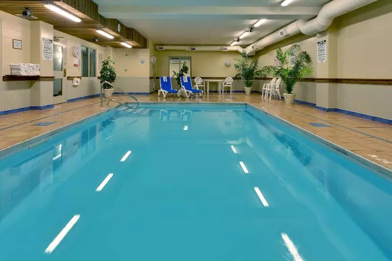 Отель Country Inn & Suites By Radisson, London South, On