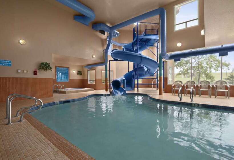 هتل Days Inn By Wyndham Red Deer