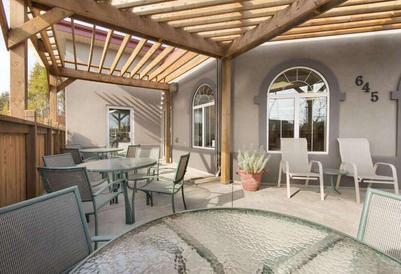 Hotel Days Inn & Suites By Wyndham Thunder Bay