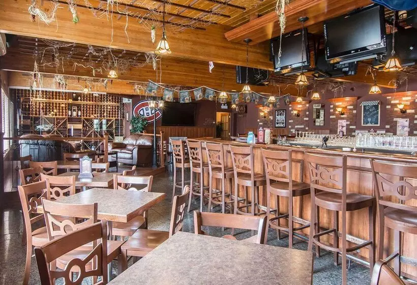 호텔 Econo Lodge Forestville