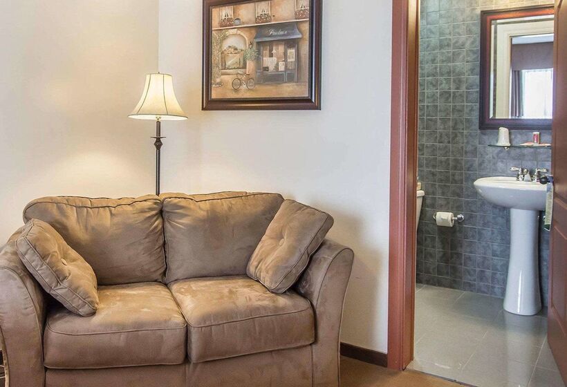 בית מלון כפרי Econo Lodge Forestville