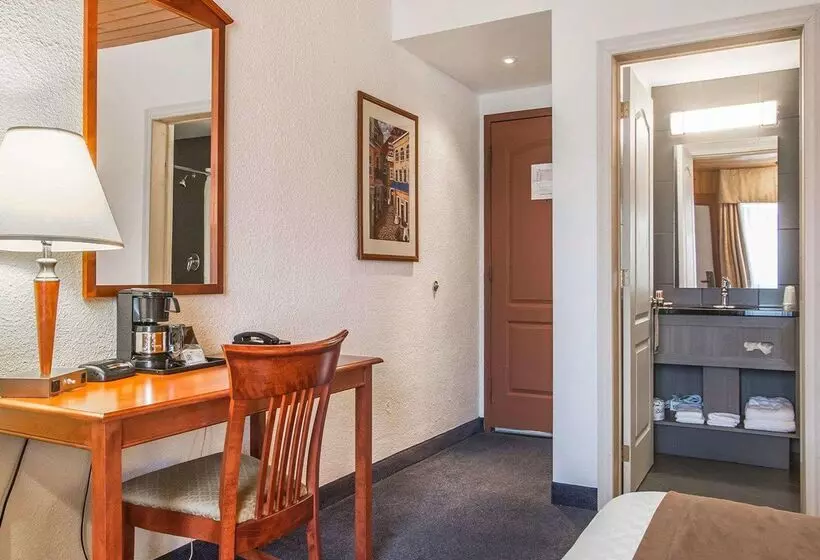 호텔 Econo Lodge Forestville