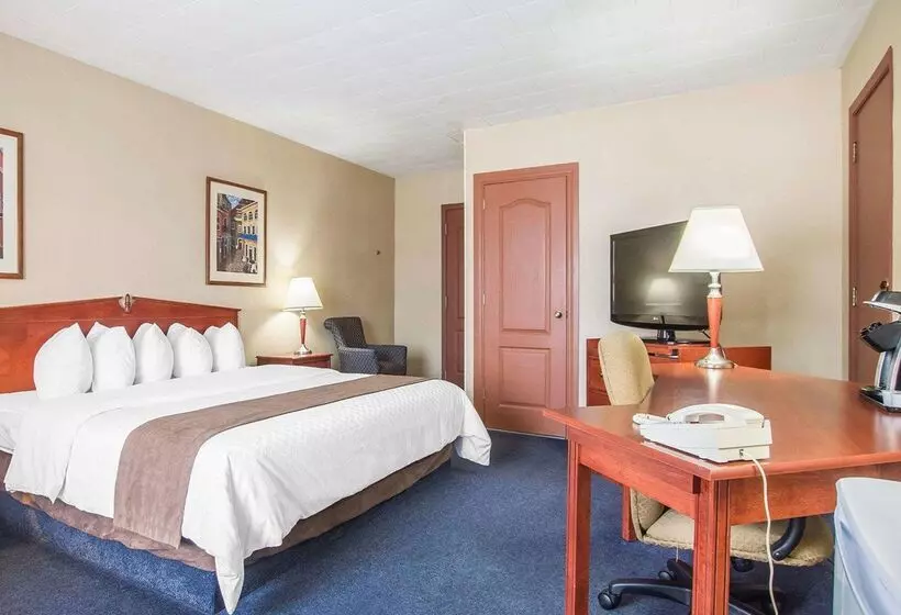 호텔 Econo Lodge Forestville