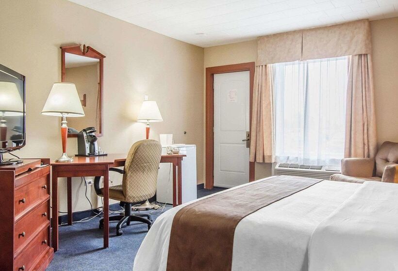 בית מלון כפרי Econo Lodge Forestville