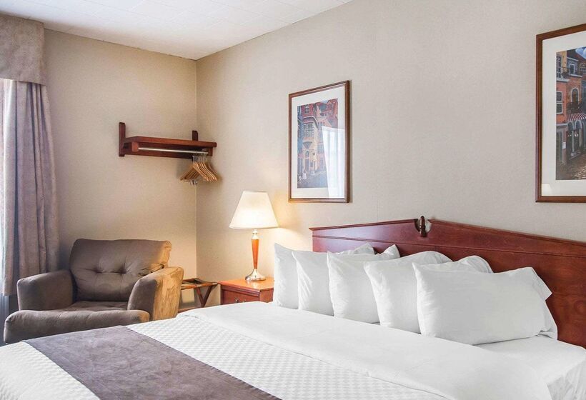 בית מלון כפרי Econo Lodge Forestville