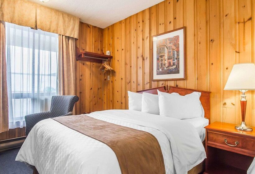 בית מלון כפרי Econo Lodge Forestville