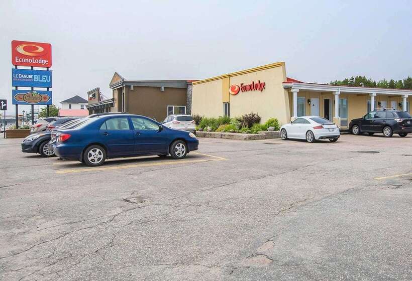 בית מלון כפרי Econo Lodge Forestville