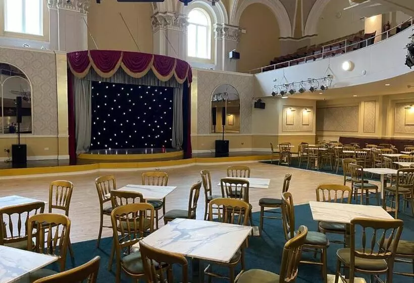 Отель The Grand Scarborough