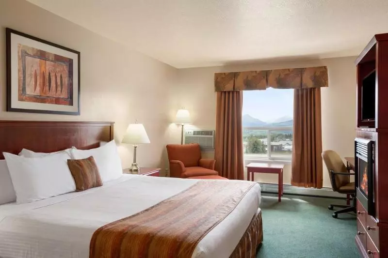 Отель Grande Cache Inn & Suites