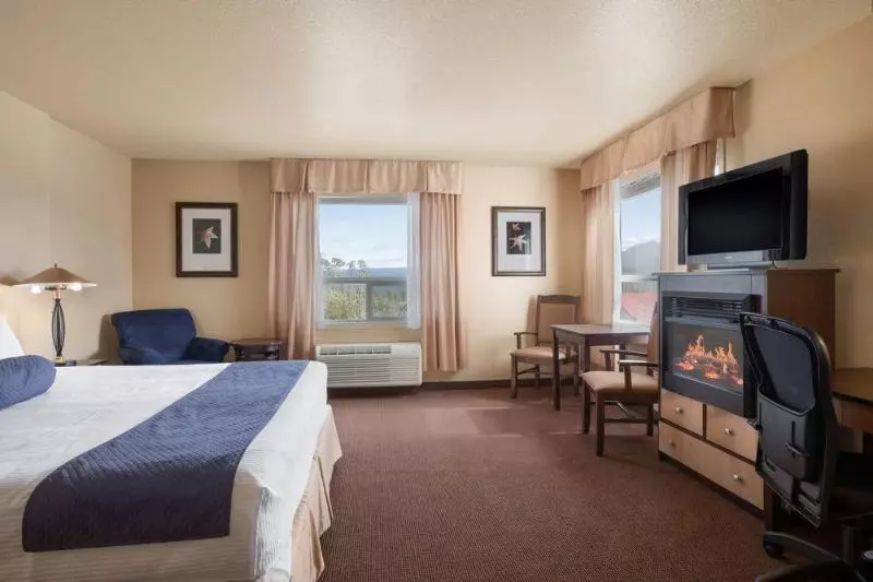 Отель Grande Cache Inn & Suites