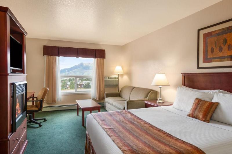 Otel Grande Cache Inn & Suites