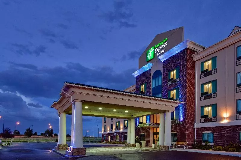 בית מלון כפרי Holiday Inn Express & Suites Medicine Hat, An Ihg