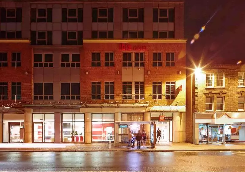 בית מלון כפרי Ibis Reading Centre