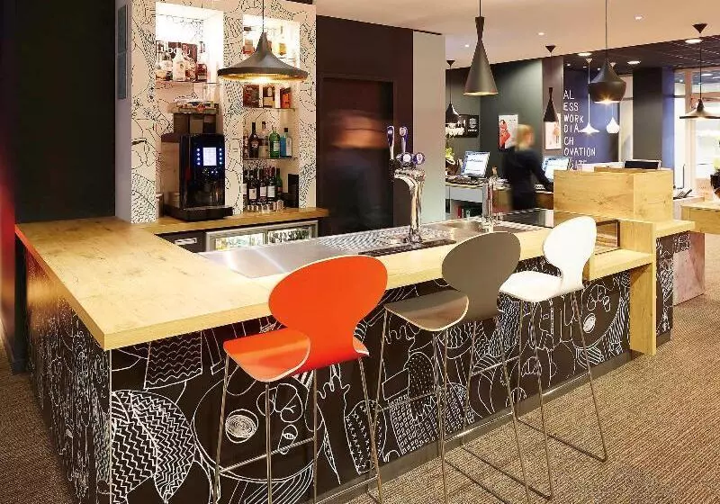 בית מלון כפרי Ibis Reading Centre