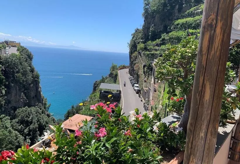 Отель La Pergola