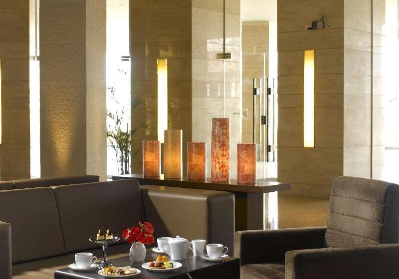 هتل Radisson Blu Dhaka Water Garden