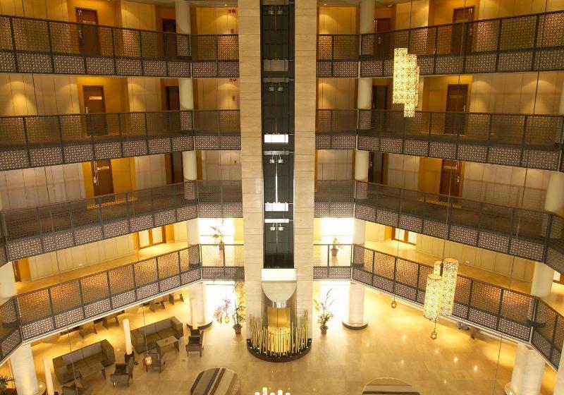 هتل Radisson Blu Dhaka Water Garden