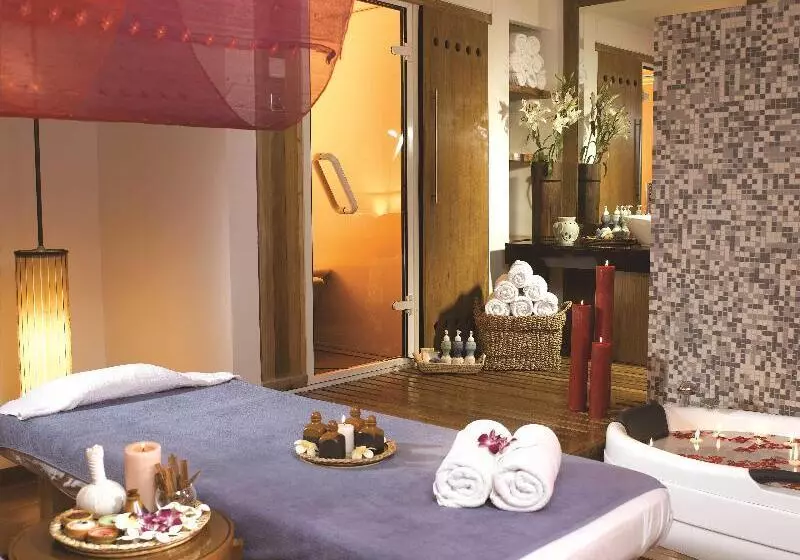 ホテル Radisson Blu Dhaka Water Garden