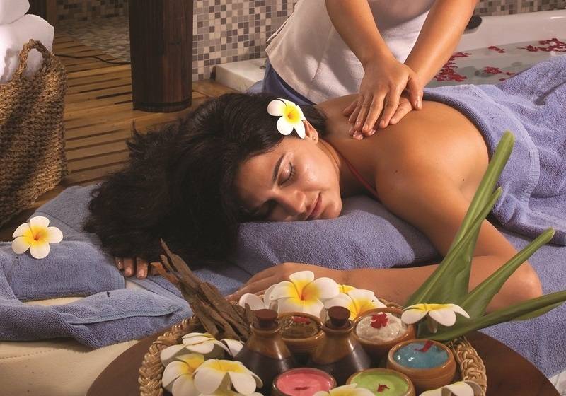 هتل Radisson Blu Dhaka Water Garden