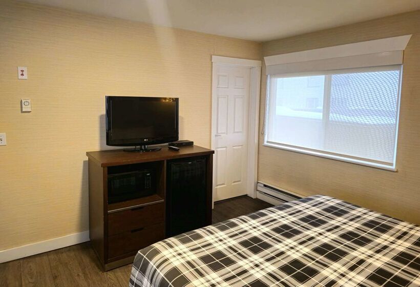 هتل Rodeway Inn & Suites