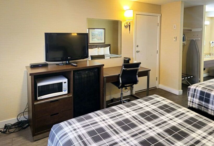 هتل Rodeway Inn & Suites