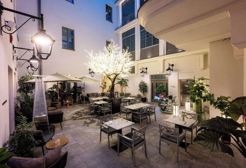 Otel Saski Krakow, Curio Collection By Hilton