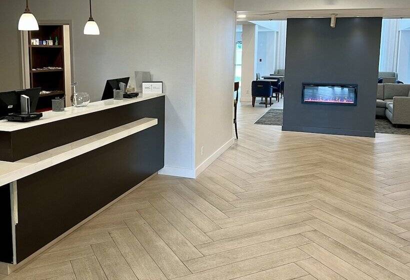 هتل Staybridge Suites Calgary Airport, An Ihg