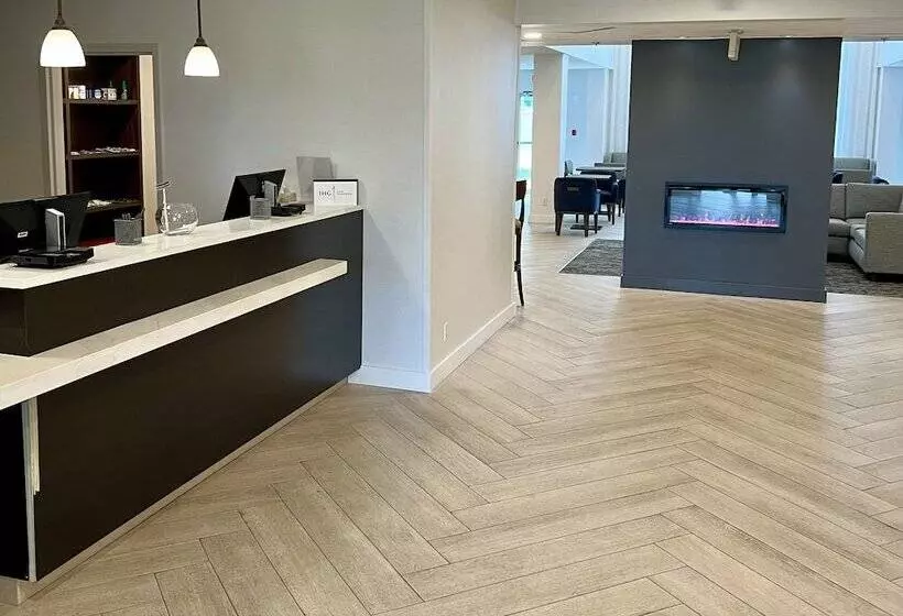 Отель Staybridge Suites Calgary Airport, An Ihg